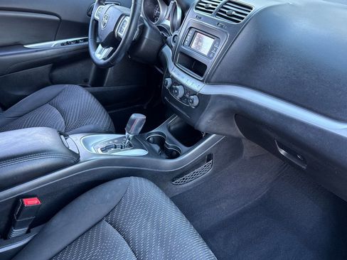 Used 2016 Dodge Journey SE w/ Flexible Seating Group image 30