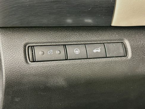 Used 2024 Nissan Pathfinder SL w/ Black Appearance Package AWD/4WD image 17