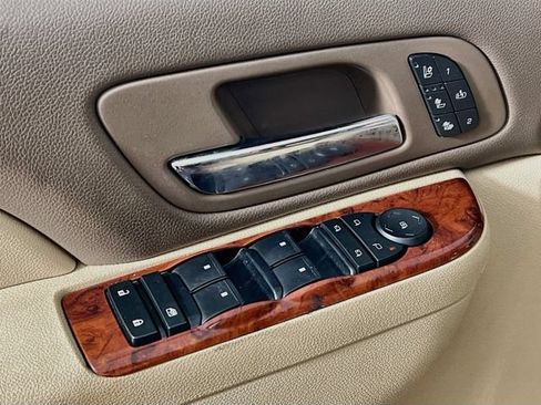 Used 2012 Chevrolet Tahoe LTZ AWD/4WD image 9