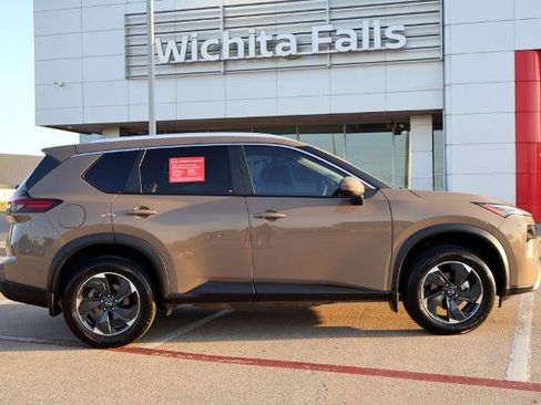 Certified 2025 Nissan Rogue SV w/ SV Premium Package FWD image 5