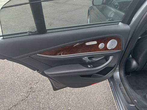 Used 2018 Mercedes-Benz E 300 image 10