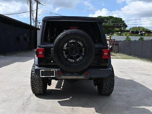Used 2018 Jeep Wrangler Unlimited Sport S AWD/4WD image 4