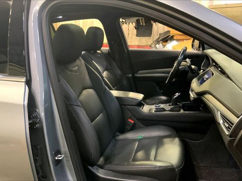Used 2023 Cadillac XT4 Premium Luxury image 8