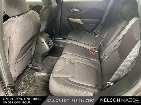 Used 2017 Jeep Cherokee Latitude w/ Safety/Convenience Group image 33