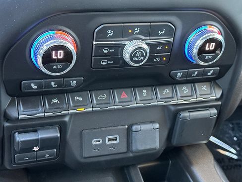 Used 2022 GMC Sierra 1500 Denali w/ Denali Reserve Package AWD/4WD image 21