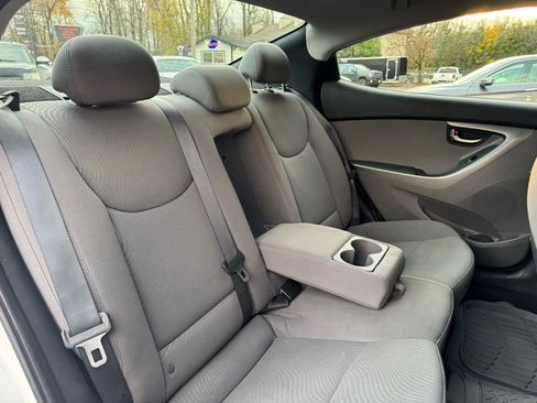 Used 2015 Hyundai Elantra SE image 16