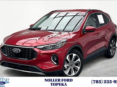 Used 2023 Ford Escape Platinum image 1