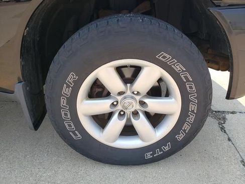 Used 2012 Nissan Titan SV w/ SV Premium Utility Pkg AWD/4WD image 28