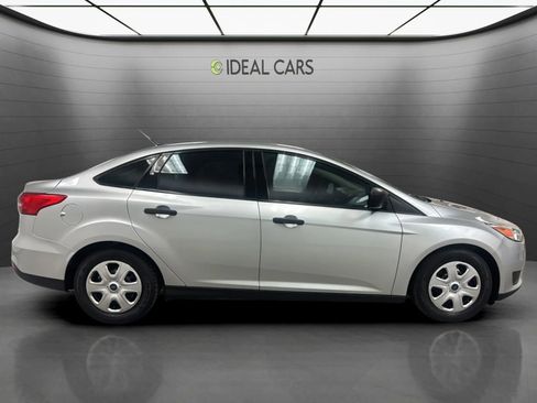 Used 2018 Ford Focus S FWD image 4