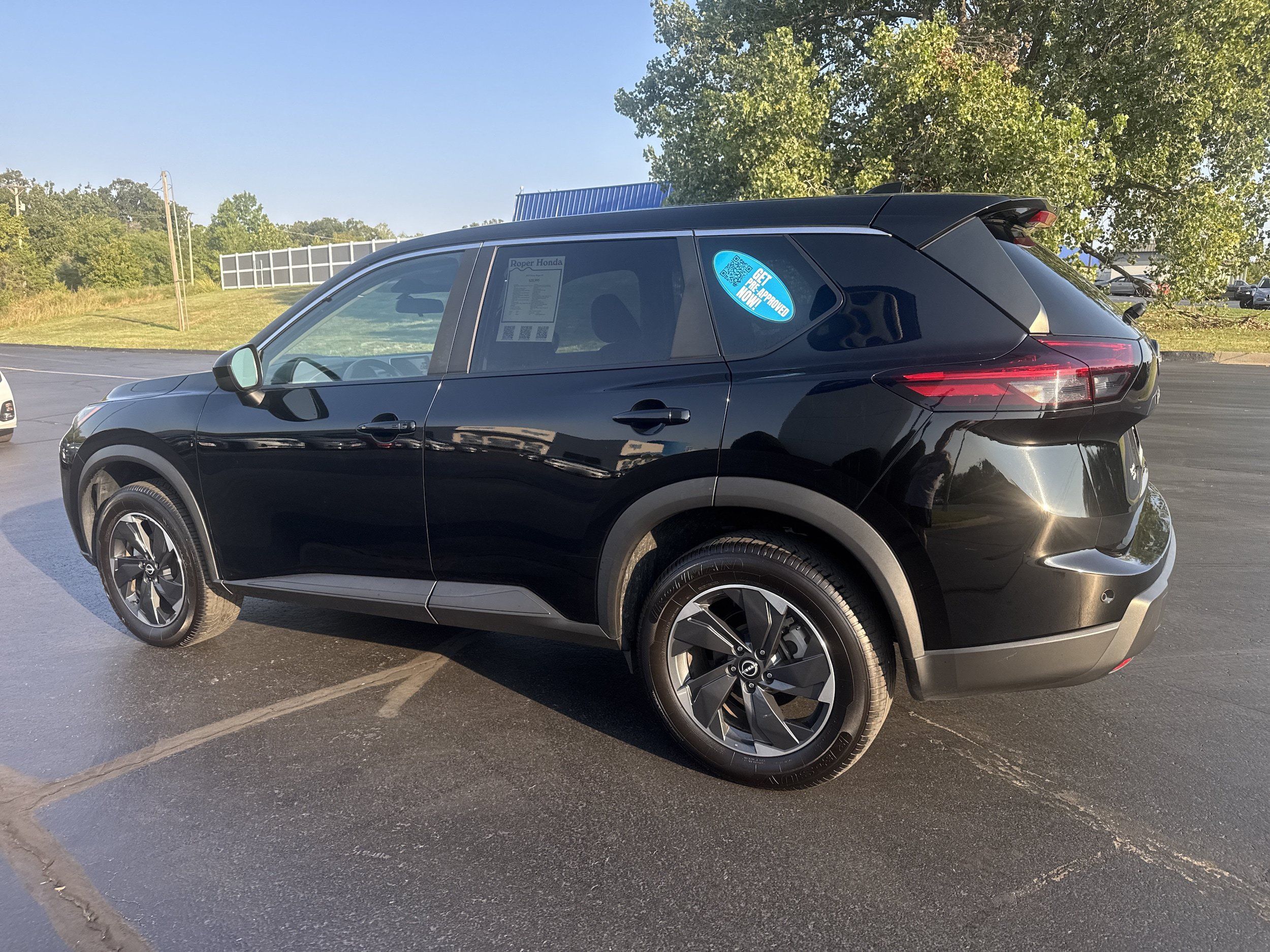 Used 2024 Nissan Rogue SV AWD/4WD image 6