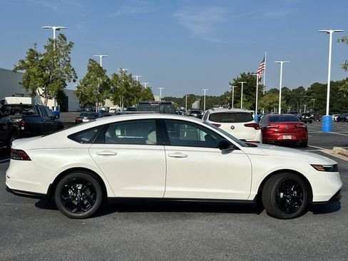 Certified 2025 Honda Accord SE image 6