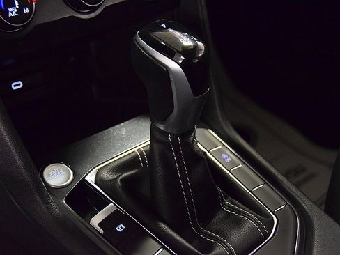 Used 2022 Volkswagen Tiguan S image 25