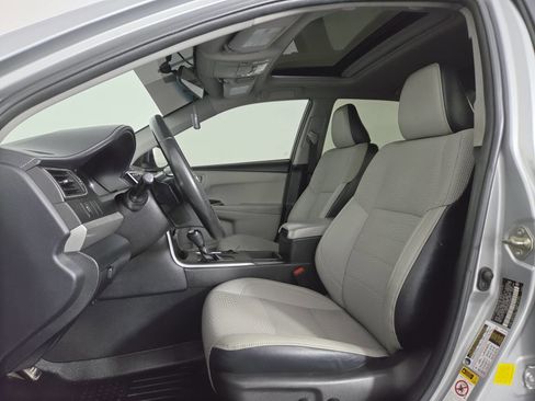 Used 2016 Toyota Camry SE w/ Moonroof Package FWD image 18