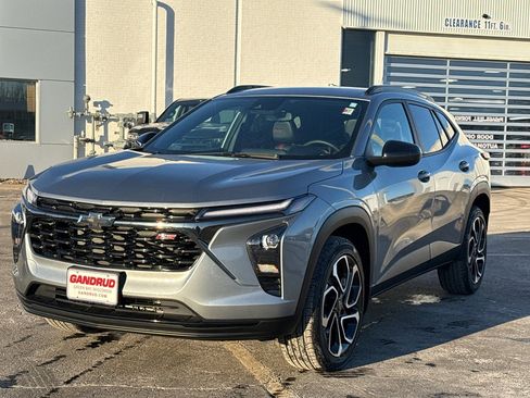 Used 2024 Chevrolet Trax RS w/ Driver Confidence Package image 2