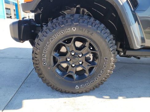Used 2023 Jeep Gladiator Willys image 17
