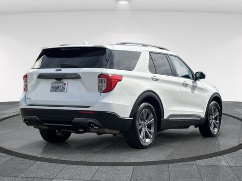 Certified 2023 Ford Explorer XLT w/ Equipment Group 202A RWD image 5