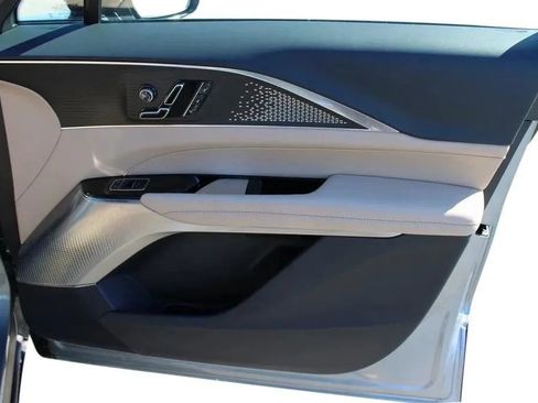 New 2024 Cadillac Lyriq Luxury w/ Nappa Leather Package image 19