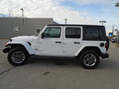 Used 2021 Jeep Wrangler Unlimited Sahara image 4