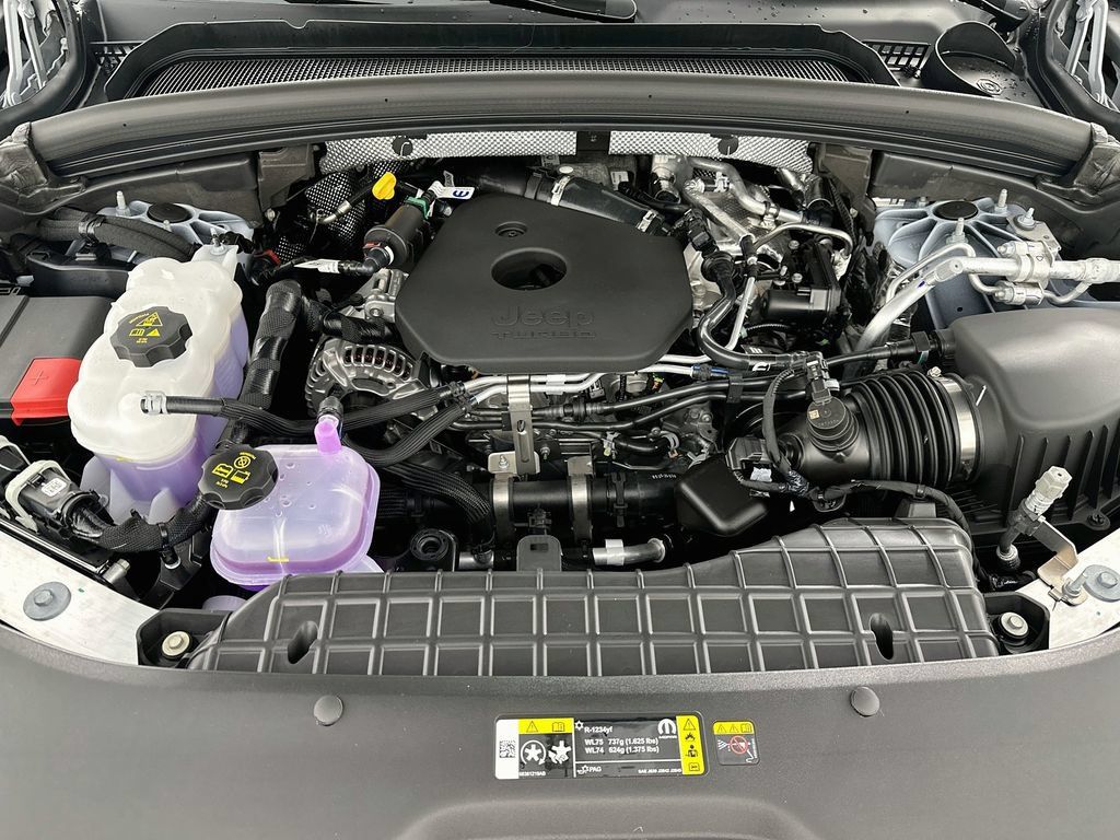 New 2027 Jeep Grand Cherokee Altitude AWD/4WD image 18