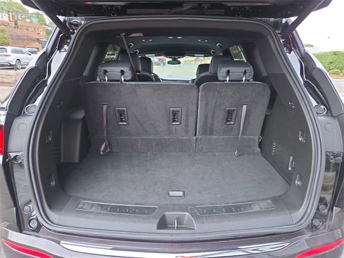 Used 2024 Buick Enclave Essence image 17