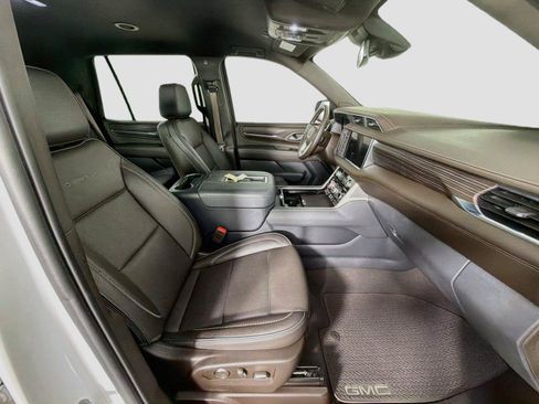 Used 2024 GMC Yukon Denali AWD/4WD image 30