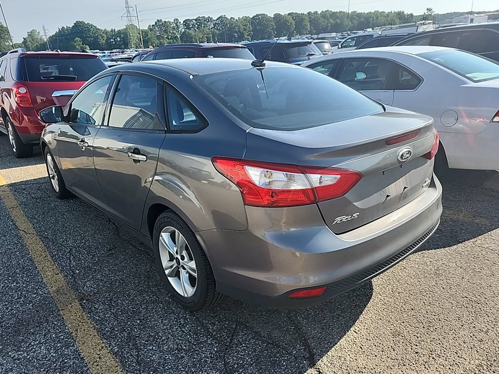 Used 2014 Ford Focus SE w/ SE Winter Package FWD image 4