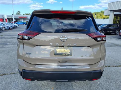 Certified 2025 Nissan Rogue SV image 17