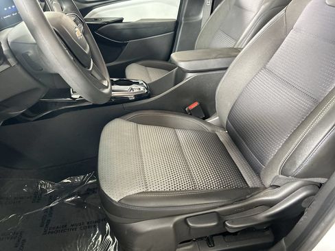 Used 2025 Chevrolet Trax LT FWD image 21