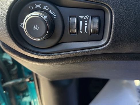 Used 2021 Jeep Renegade Latitude image 14