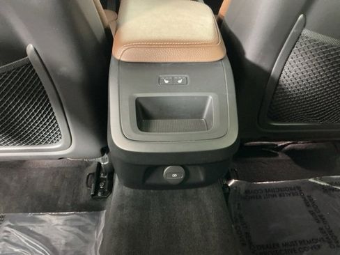 Used 2021 Volvo V60 T5 Cross Country image 24
