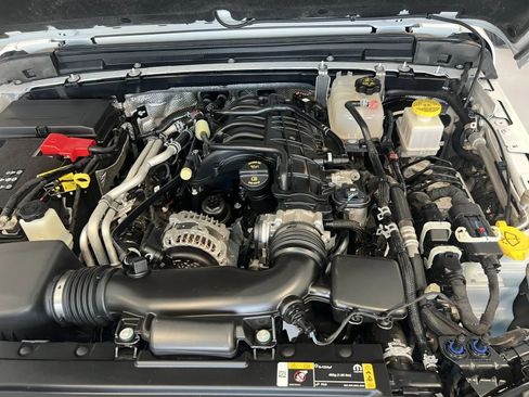 Used 2025 Jeep Gladiator Sport AWD/4WD image 29