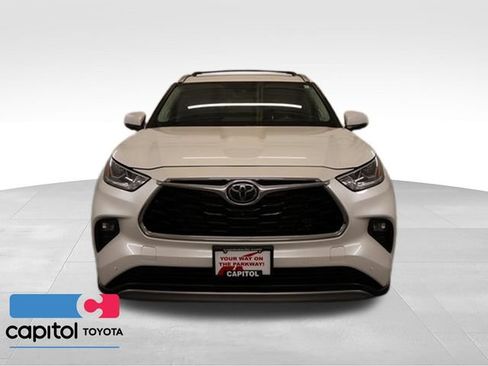 Certified 2024 Toyota Highlander Platinum AWD/4WD image 7
