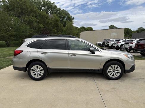 Used 2017 Subaru Outback 2.5i Premium AWD/4WD image 7