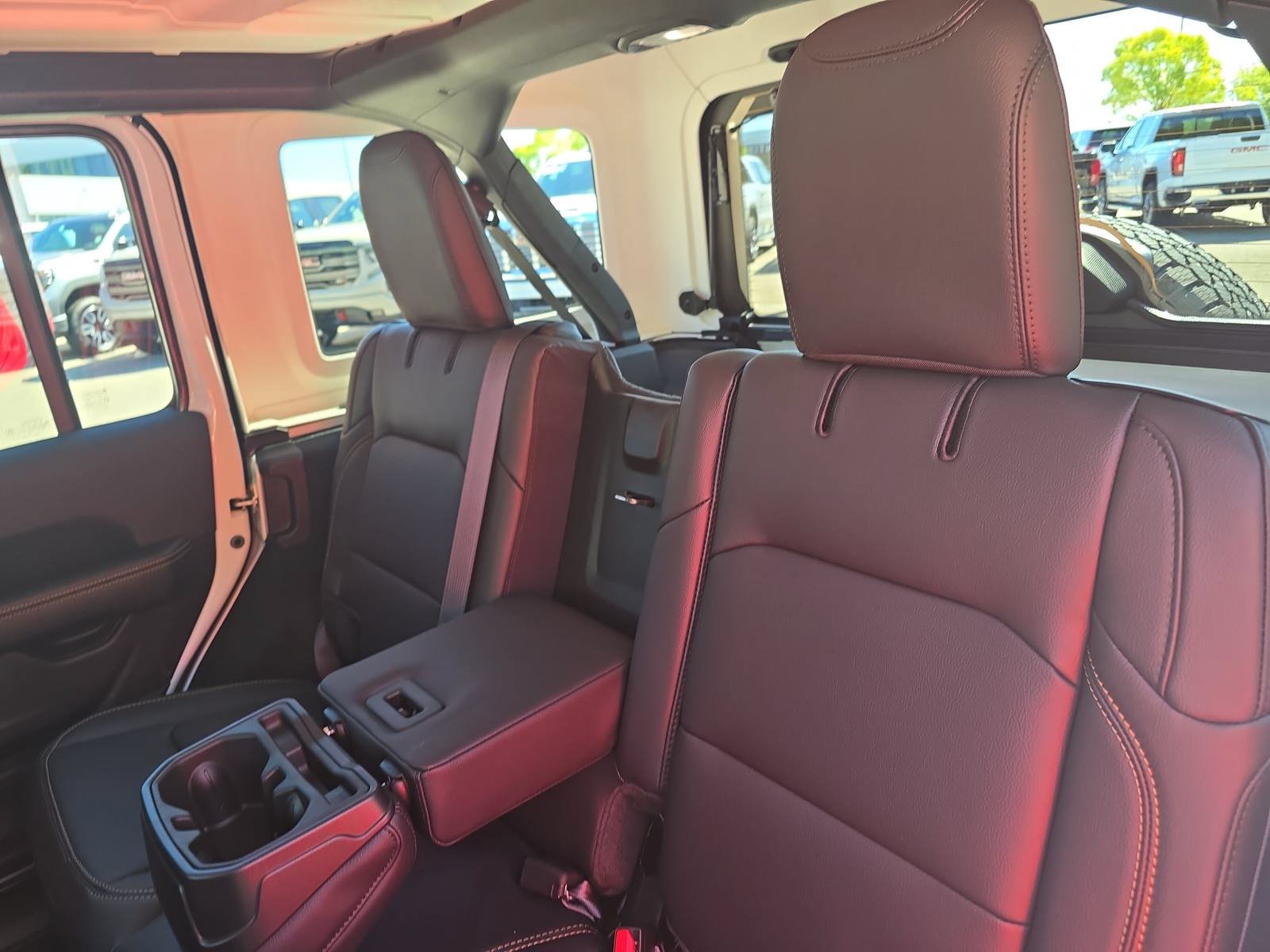 New 2026 Jeep Wrangler Unlimited Sahara AWD/4WD image 14