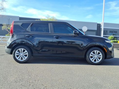 Used 2021 Kia Soul LX image 6