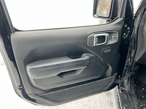 Used 2022 Jeep Gladiator Willys image 22