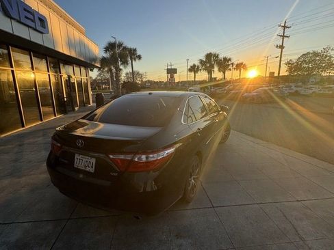 Used 2017 Toyota Camry XSE image 5