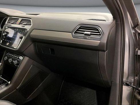 Used 2020 Volkswagen Tiguan SE R-Line image 27