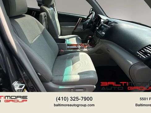 Used 2012 Toyota Highlander Limited w/ Tow Pkg AWD/4WD image 22