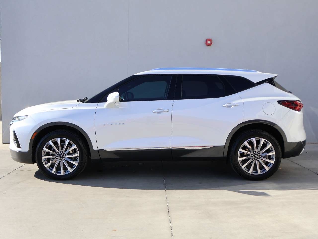 Used 2022 Chevrolet Blazer Premier w/ Driver Confidence II Package FWD image 2