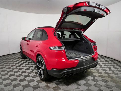 Certified 2024 Porsche Cayenne AWD/4WD image 35
