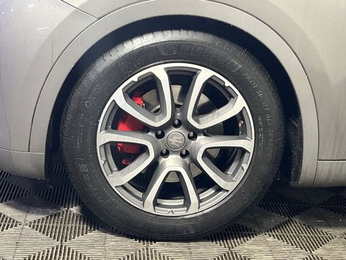 Used 2019 Maserati Levante image 12