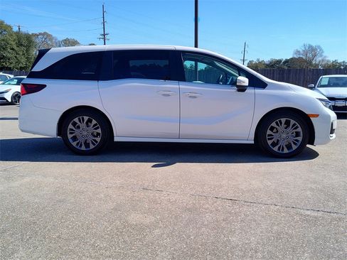 Certified 2025 Honda Odyssey Touring image 14