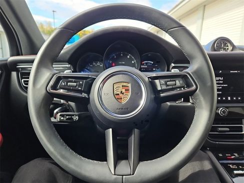 Certified 2025 Porsche Macan image 35
