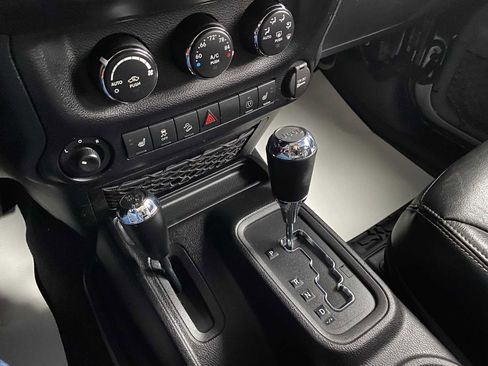 Used 2016 Jeep Wrangler Unlimited Rubicon image 21