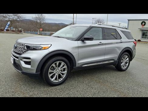 Certified 2022 Ford Explorer Limited w/ Equipment Group 301A image 4