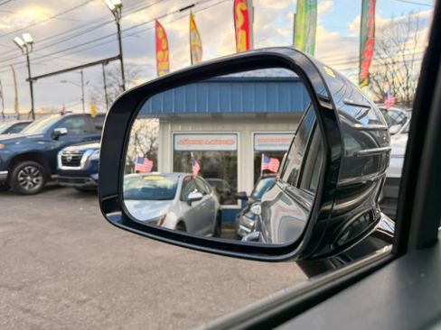 Used 2024 Kia Sorento S image 29