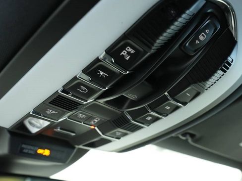 Used 2024 Porsche Macan image 35