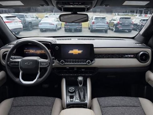 Used 2024 Chevrolet Colorado ZR2 w/ Technology Package image 19