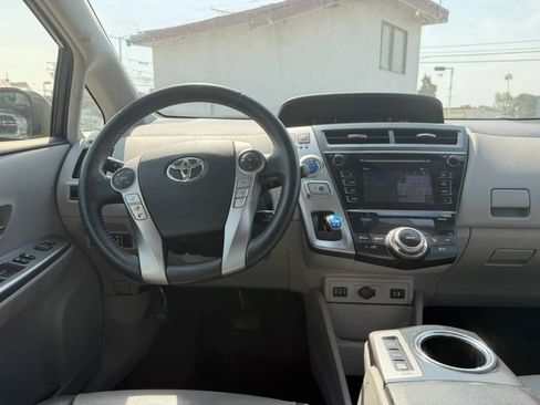 Used 2016 Toyota Prius V Five image 19
